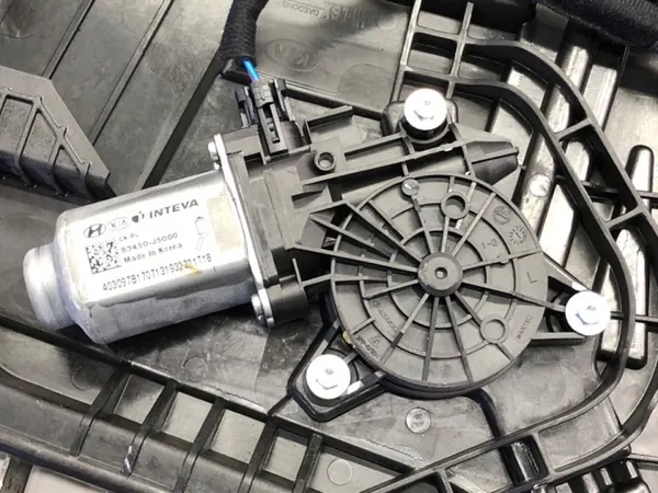 OEM 81410-J5000 Linker Heckscheibenheber Kia Stinger image 3