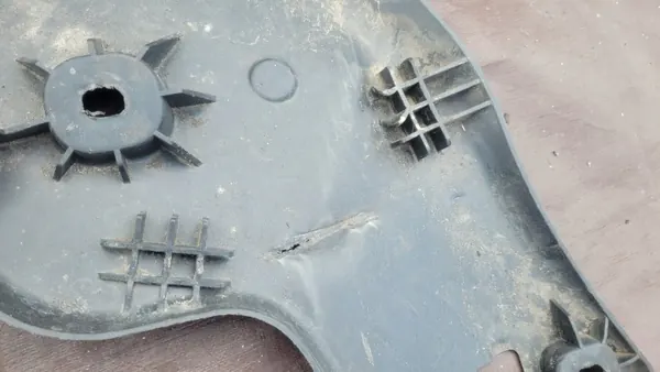 Dacia Duster II Achterbalkafdekking OEM 555829892R image 7