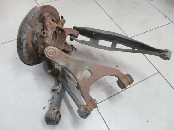 Subaru Legacy 09-14 V 2.0 D Hinterachsschwinge rechts image 4