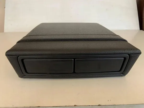 Mercedes GLA X156 Opklapbare Achterarmsteun OEM A2469700430 image 2