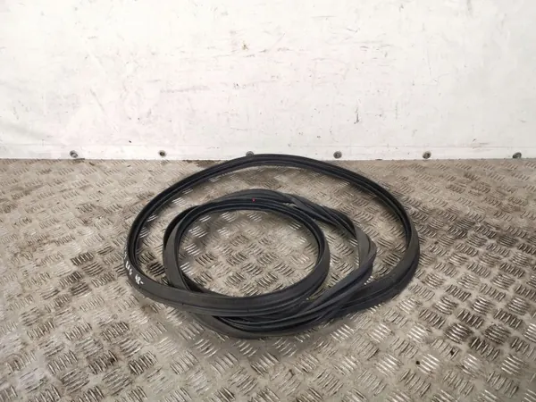 Junta de portón Subaru Forester OEM FBZ14119 - Usado image 2