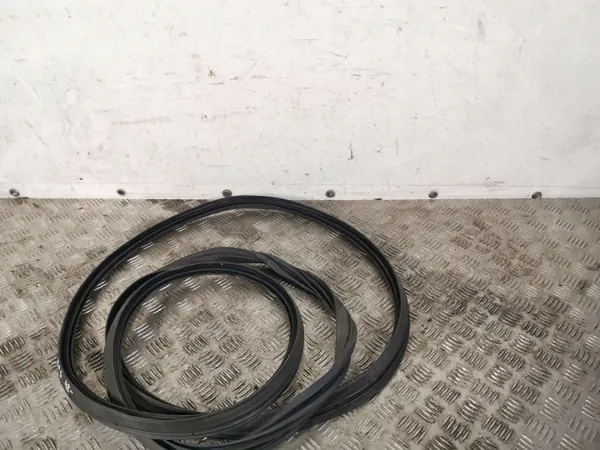 Junta de portón Subaru Forester OEM FBZ14119 - Usado image 3