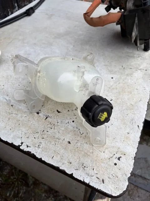 Réservoir d'équilibrage OEM 929A02725R Renault Kangoo image 2