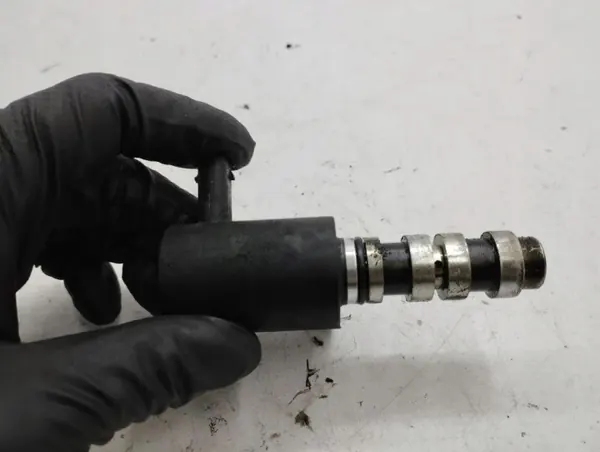 Válvula de polea Mercedes-Benz OEM A6541800415 - Usado image 3