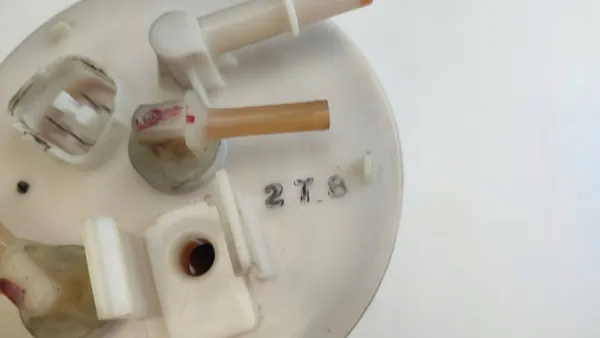 Bomba de combustible Mitsubishi Pajero 2002 MR990883 image 6