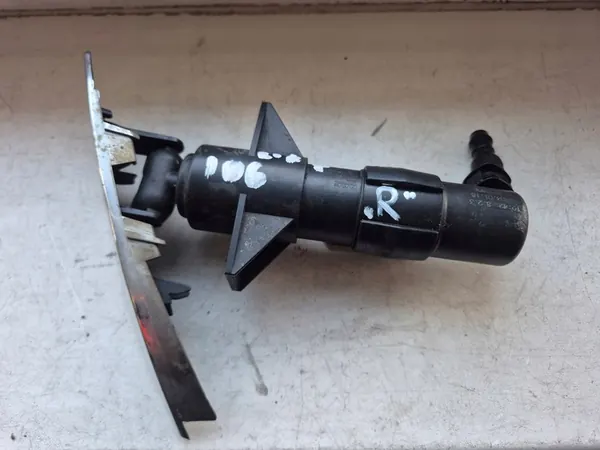 Pompe de laveur droite DAF XF 106, CF Euro 6 image 2