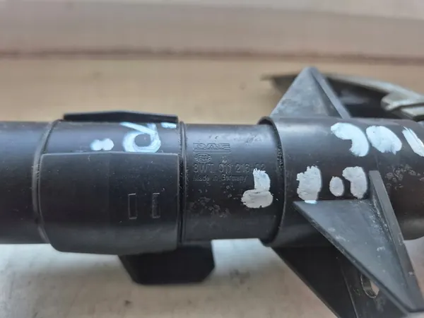 Pompe de laveur droite DAF XF 106, CF Euro 6 image 3