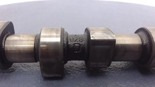 VW T4 1.9D Kamaxel OEM 028D - Begagnad image 6