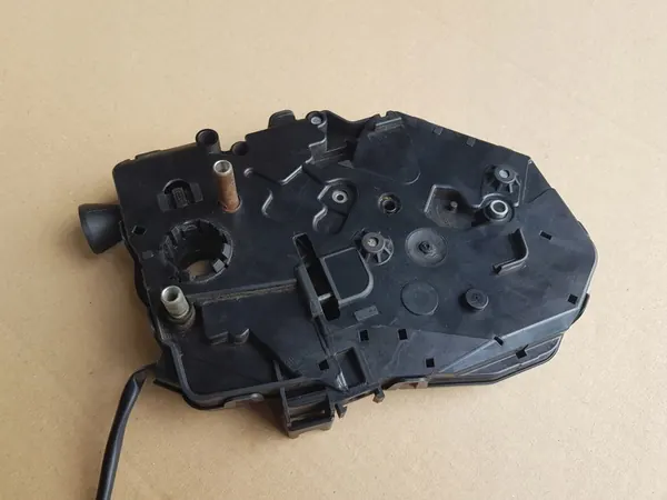 Baklucka lås / VW Caddy III / VW T5 / 7H0827426AD image 4