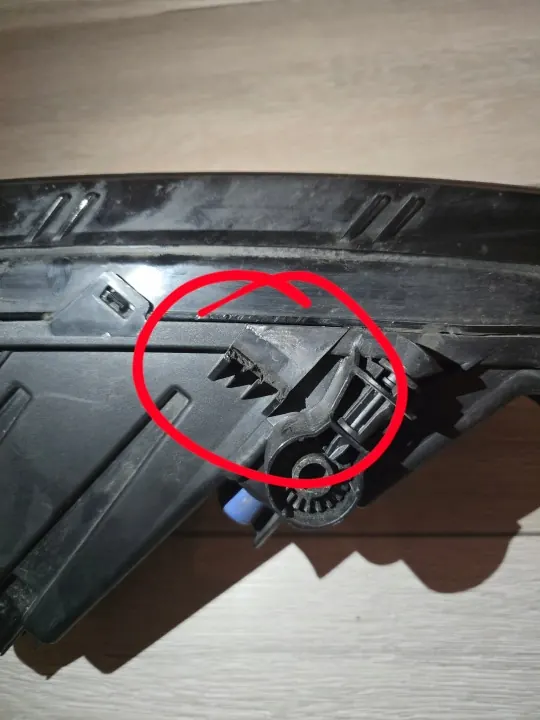 Halogén Framlykta Höger OEM L383291 Skoda Superb III image 4