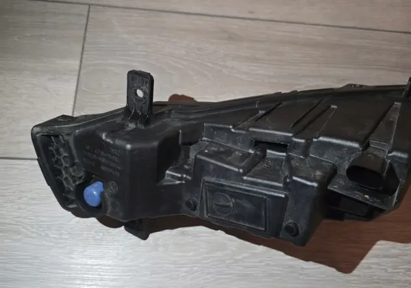 Halogén Framlykta Höger OEM L383291 Skoda Superb III image 6