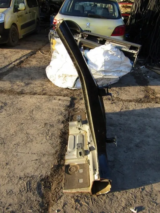 OEM PRÓG SŁUPEK VITARA III Estribo Derecho image 3