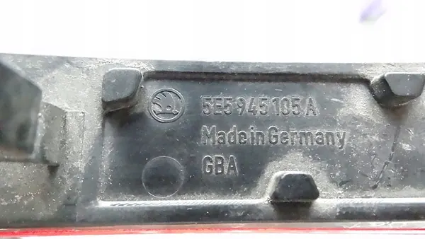 Takana Oikea Heijastin Skoda Octavia III image 4