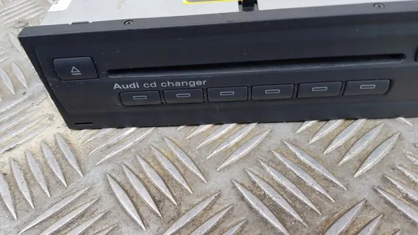 Trocador CD Audi A6 C6 OEM 4E0035111A - Usado image 8