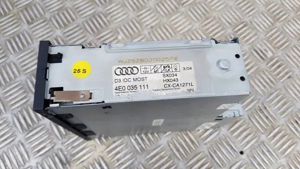 Trocador CD Audi A6 C6 OEM 4E0035111A - Usado image 9