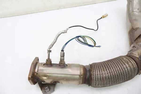 Audi Q8 3.0 V6 Pakoputki OEM 1274738026 image 3