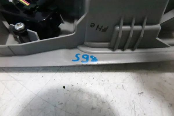 Toyota RAV4 IV Matkustamon Valo OEM LAMPKAACV - Käytetty image 10