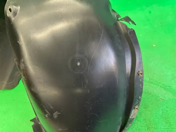 Front Left Wheel Arch 1P0809957 SEAT LEON II image 4