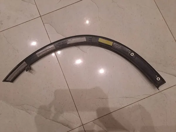 Mitsubishi Outlander 3 Oikea Etulokasuoja image 2