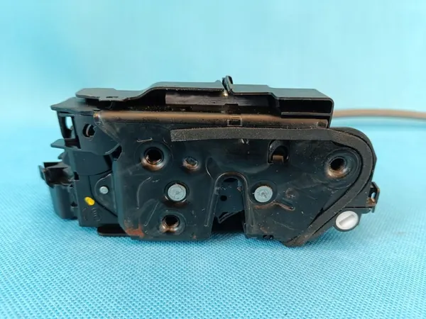 Volkswagen OE Dörrlås Vänster Bak 5NA839015D image 3