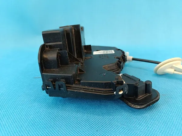 Volkswagen OE Dörrlås Vänster Bak 5NA839015D image 4