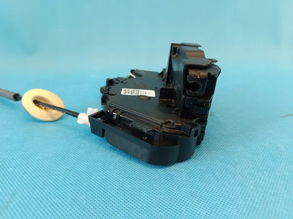 Volkswagen OE Dörrlås Vänster Bak 5NA839015D image 6