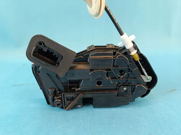 Volkswagen OE Dörrlås Vänster Bak 5NA839015D image 7