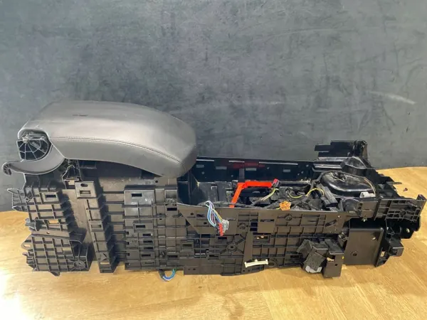 Apoio de braço consola central OEM 105027335C Range Rover L405 image 2
