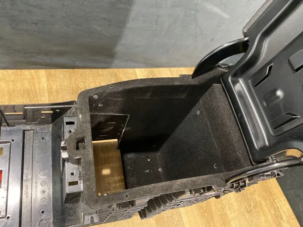 Apoio de braço consola central OEM 105027335C Range Rover L405 image 4