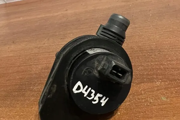 Vattenpump BMW X5 (E70) 3.0L Diesel 2009 OEM 64119197085 image 3