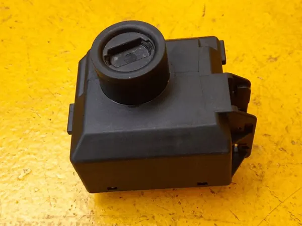 Pièce stationnaire Mercedes W447 OEM A4479000811 image 2