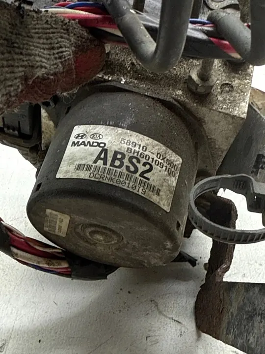 HYUNDAI I10 I 1.1 B BOMBA ABS ENCHUFE 58910-0X500 image 4