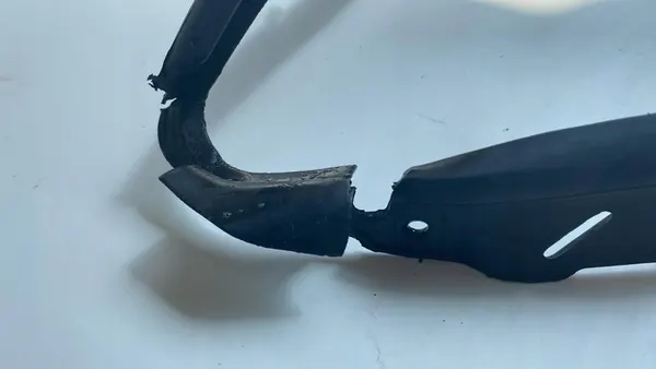 Cadre de phare droit Mercedes W203 W204 A2048261091 image 3