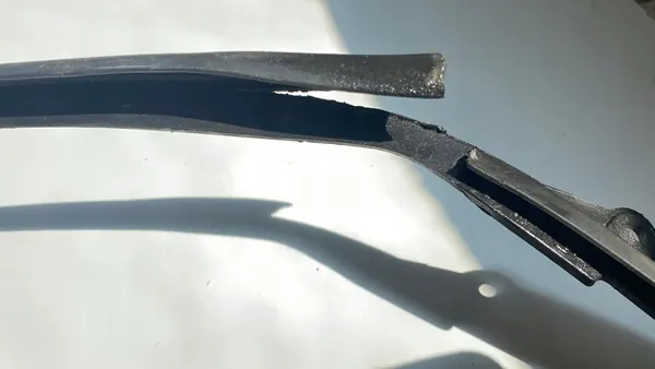 Cadre de phare droit Mercedes W203 W204 A2048261091 image 6