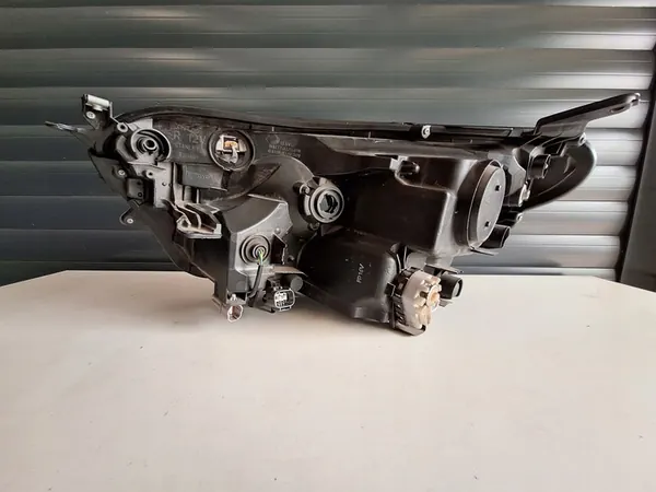 Höger Strålkastare RAV4 16-18 OEM 81145-42680 image 9