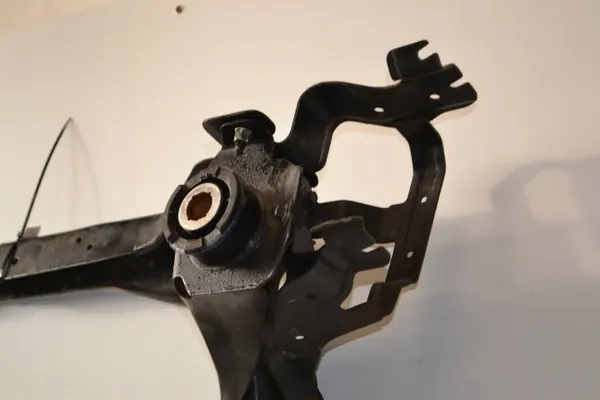 Volvo V70 voorste draagarmen OEM 31406804 image 6