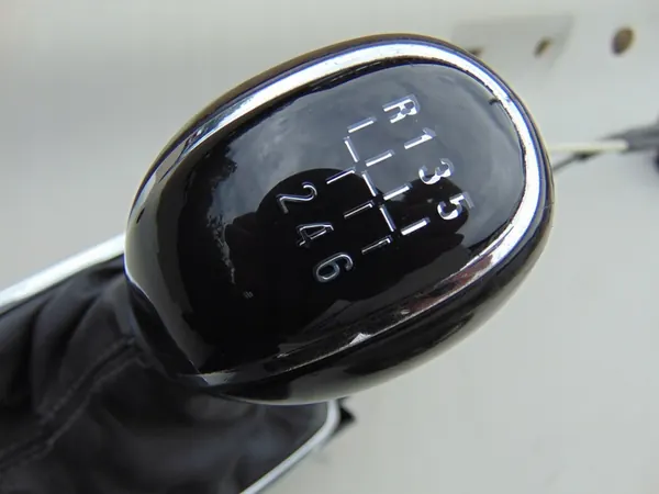 Manuaalivaihteiston valitsin Opel Astra IV J 1.7CDTI image 2