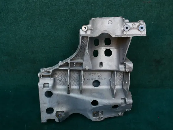 Boulon de montage de suspension avant ASTON MARTIN VANQUISH 2024- image 3