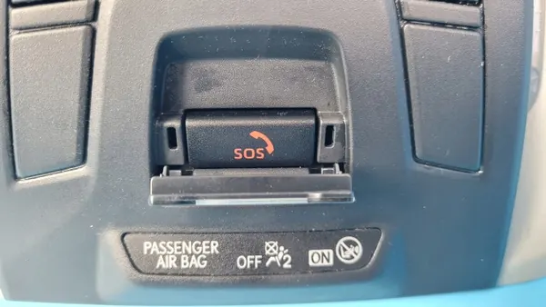 Toyota OE 1D111-351G Luz de techo usada image 3