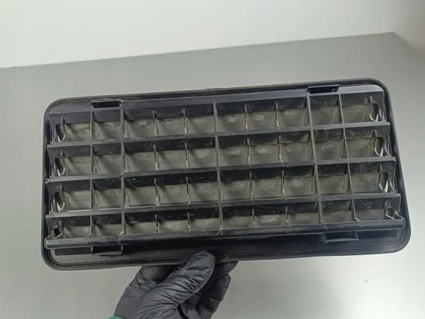 Grille Ford F150 OEM FOB43360 - État utilisé image 3