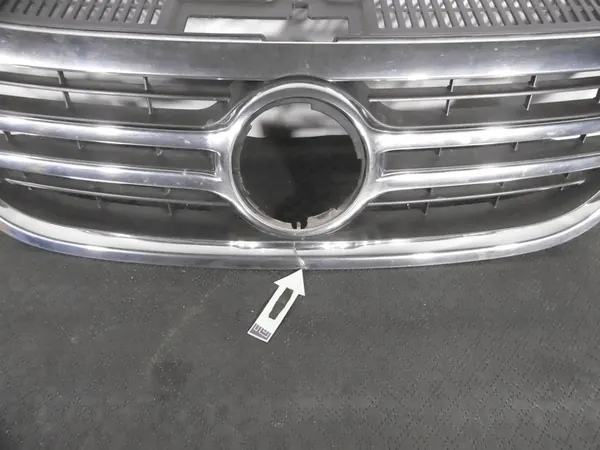 Volkswagen Tiguan Front Grill 5N0853651A image 3