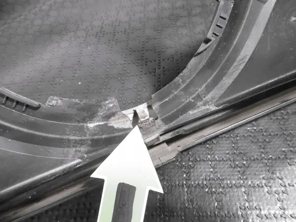 Volkswagen Tiguan Front Grill 5N0853651A image 9