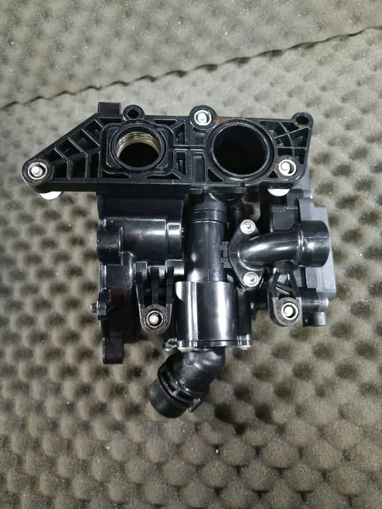 VW AUDI Termostat Hus 06L121111K image 2