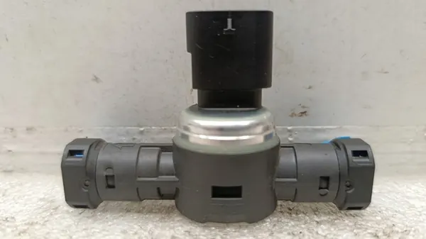 Capteur de pression de carburant Volvo XC60 II 32363465 image 2