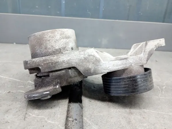 Volvo V70 II hihnajännitin OEM 30757282 - Käytetty image 6