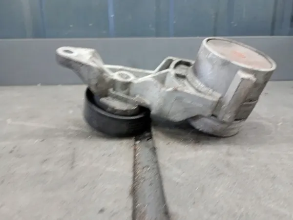 Volvo V70 II hihnajännitin OEM 30757282 - Käytetty image 7