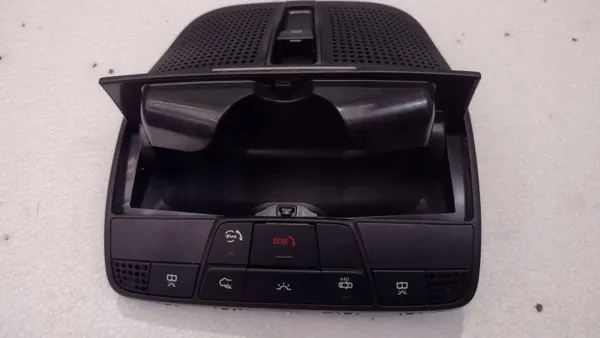 Mercedes C-Klasse W205 Interieurlicht OEM A0009004017 image 4