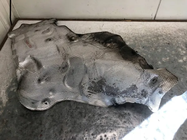 Écran thermique Mercedes W205 OEM A2056820071 image 3