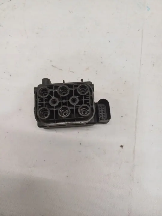 Maserati Levante Jousituksenjakaja OEM 670158901 image 2