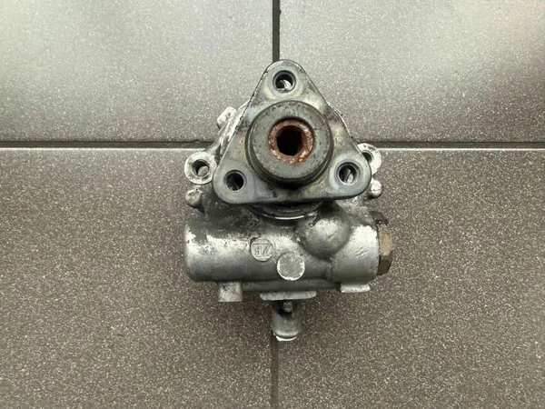 Pompe de direction Audi A4 B7 2.0 TDI OEM 8E0145155N image 2